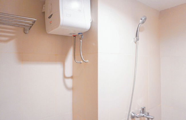 Comfortable Studio Room at LRT City Jatibening - Photo 18