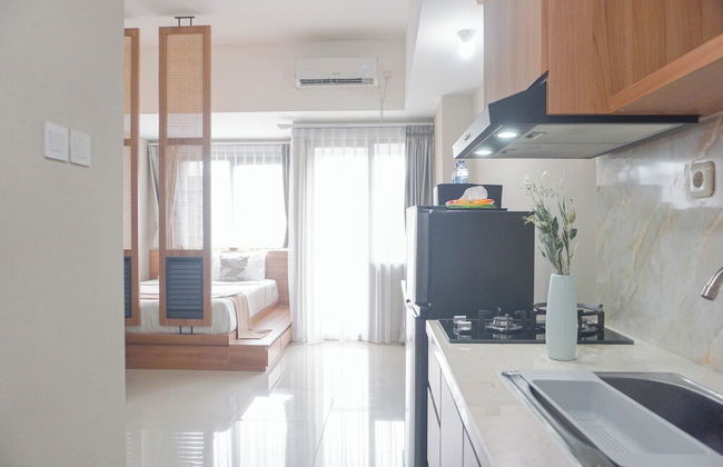 Comfortable Studio Room at LRT City Jatibening - Photo 11