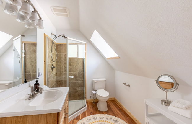 Sweet Pine by Avantstay Cozy Character Cottage in Tahoma - Foto 19