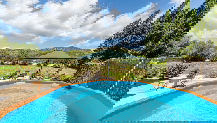 Foto 1 - Private Villa With Inviting Space