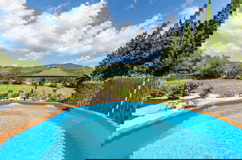 Foto 1 - Private Villa With Inviting Space