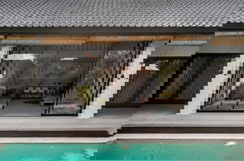 Foto 27 - Villa Moju by Alfred in Bali - Tropical 3BR Escape w Private Pool Lush Garden in Bumbak Canggu