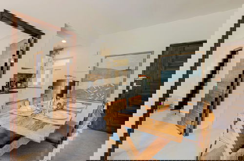 Foto 18 - Alaya Stays Veera Marina 1BHK with Pool