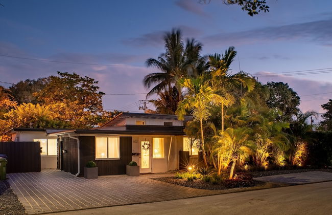 Walk to Wilton Drive - Spacious Quiet Villa 2 HOT TUB - Foto 1