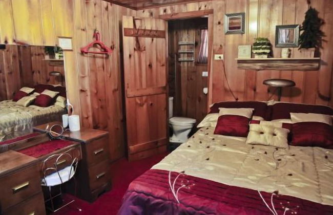 #6 - Casablanca 1 Bedroom Cabin by RedAwning - Photo 3
