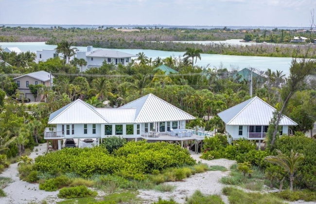 Arcadia-stunning Gulf Front Beauty! 4 Bedroom Home by RedAwning - Photo 46
