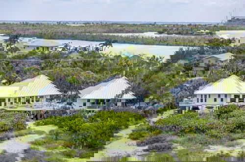 Foto 46 - Arcadia-stunning Gulf Front Beauty! 4 Bedroom Home by RedAwning