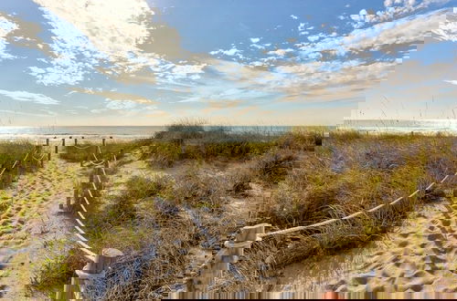 Foto 43 - Arcadia-stunning Gulf Front Beauty! 4 Bedroom Home by RedAwning