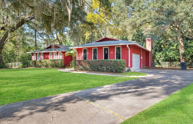 Hudson Manor 4 Bedroom Home by RedAwning - Photo 46