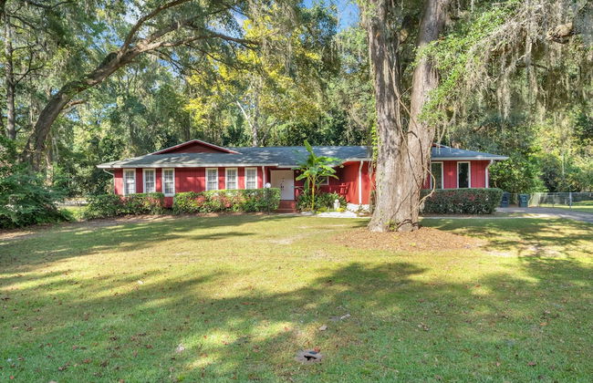 Hudson Manor 4 Bedroom Home by RedAwning - Photo 50