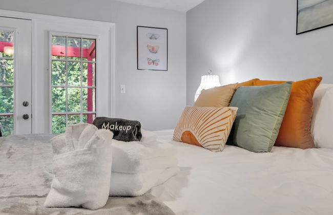 Hudson Manor 4 Bedroom Home by RedAwning - Photo 24