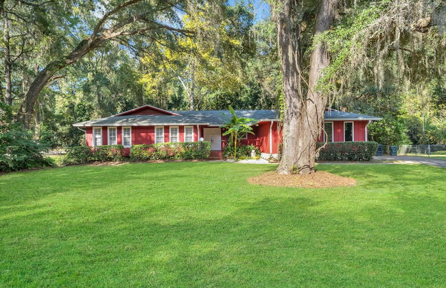 Hudson Manor 4 Bedroom Home by RedAwning - Photo 49