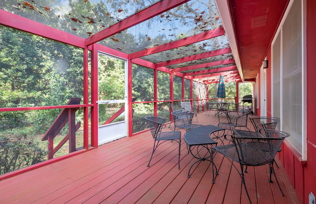 Hudson Manor 4 Bedroom Home by RedAwning - Photo 43