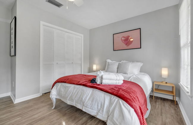 Hudson Manor 4 Bedroom Home by RedAwning - Photo 10