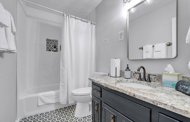 Hudson Manor 4 Bedroom Home by RedAwning - Photo 28