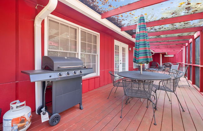 Hudson Manor 4 Bedroom Home by RedAwning - Photo 39