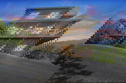 Foto 1 - Heavenly Views - Amazing Mountain Views 8 Bedroom Cabin by Heavenly Views Resort