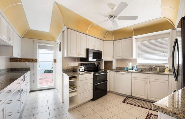 232 South Harbor Upstairs 3 Bedroom Apts by RedAwning - Foto 7
