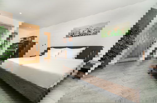Photo 5 - DOMA by HSuites Hotel & Apartment