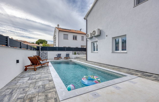 Peaceful Blooming Villa With Pool - Foto 27