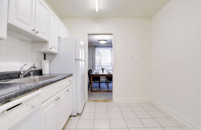 Fantastic 2BR Condo with Gym - Foto 17