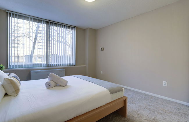 Fantastic 2BR Condo with Gym - Foto 6