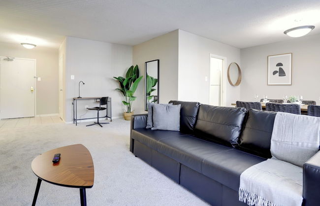 Fantastic 2BR Condo with Gym - Foto 1