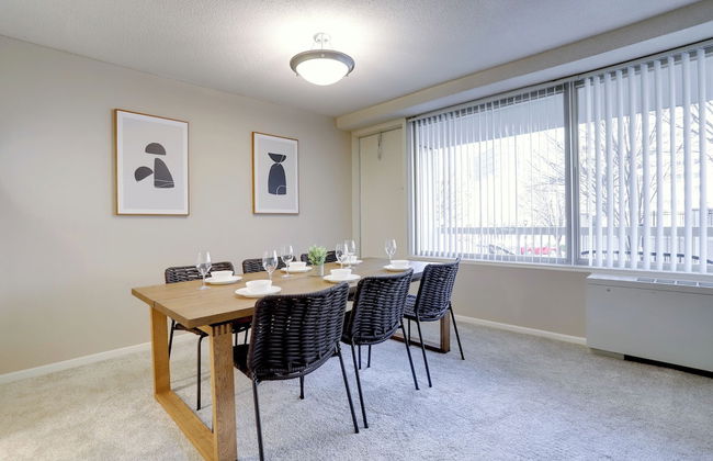 Fantastic 2BR Condo with Gym - Foto 14