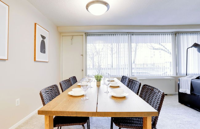 Fantastic 2BR Condo with Gym - Foto 13