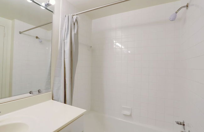 Fantastic 2BR Condo with Gym - Foto 34