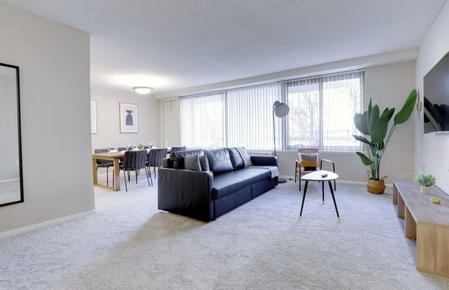 Fantastic 2BR Condo with Gym - Foto 22