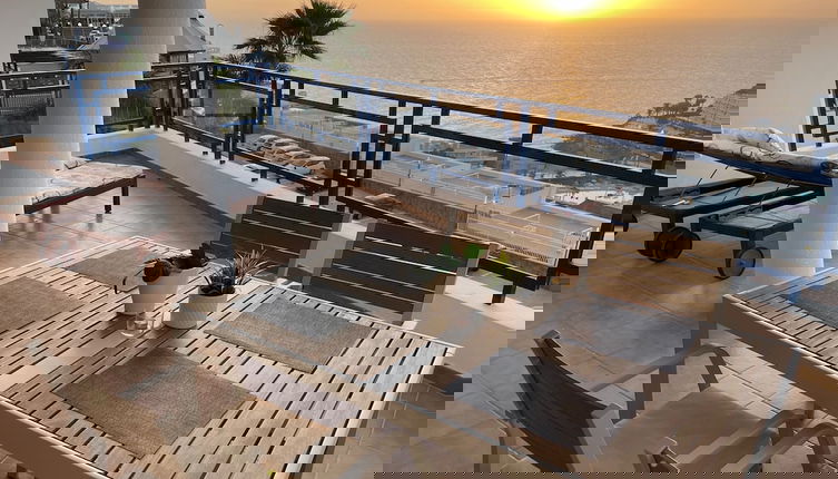 Foto 1 - Sunny Modern Apartment - Sea View and Beach Access