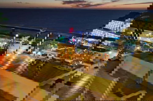 Foto 36 - Sunny Modern Apartment - Sea View and Beach Access