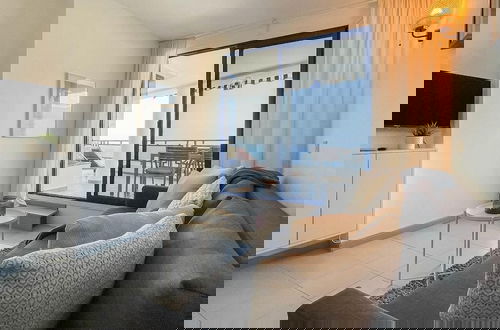 Foto 7 - Sunny Modern Apartment - Sea View and Beach Access