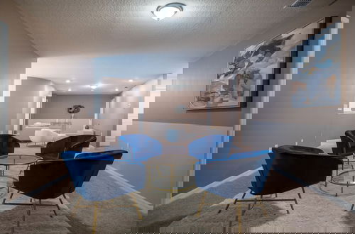 Foto 39 - Stunning 10 Bed Home With Themed Rooms Pool