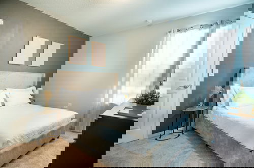 Foto 44 - Stunning 10 Bed Home With Themed Rooms Pool