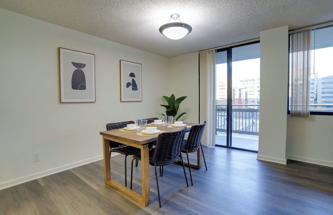 Stay with Comfort in Crystal City - Foto 31