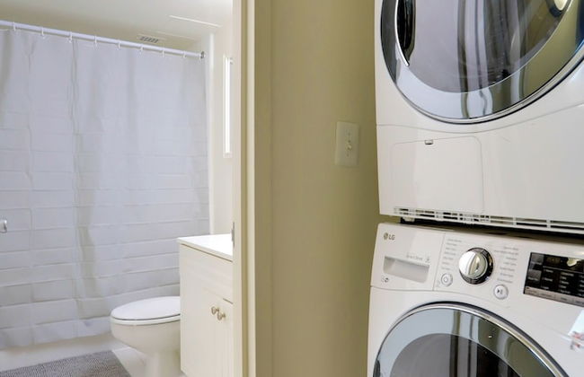 Stay with Comfort in Crystal City - Foto 37