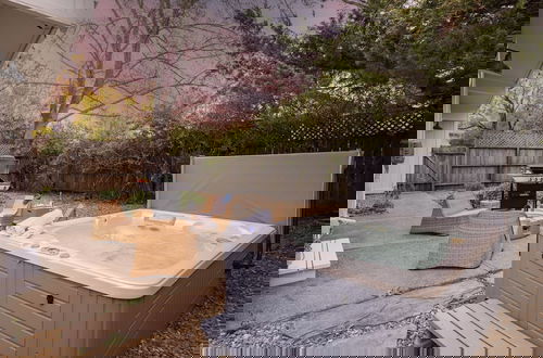 Foto 2 - Black Oak by Avantstay Modern Chic Santa Rosa Hideaway With Pool Table Fire Pit