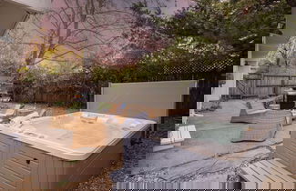 Foto 2 - Black Oak by Avantstay Modern Chic Santa Rosa Hideaway With Pool Table Fire Pit
