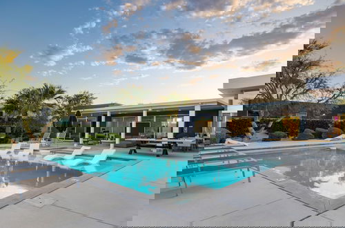 Foto 38 - Polo Villa 1 by Avantstay Features Expansive Putting Green Pool Spa Outdoor Firepit 260-322 5 Bedrooms