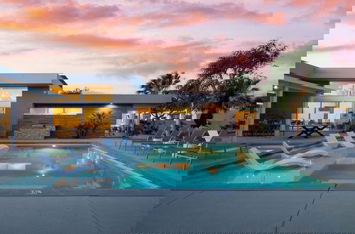 Foto 39 - Polo Villa 1 by Avantstay Features Expansive Putting Green Pool Spa Outdoor Firepit 260-322 5 Bedrooms