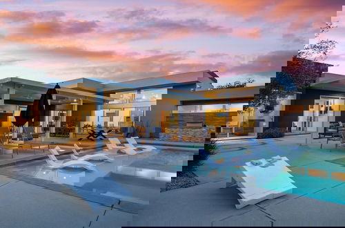 Foto 40 - Polo Villa 1 by Avantstay Features Expansive Putting Green Pool Spa Outdoor Firepit 260-322 5 Bedrooms