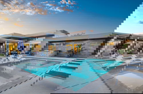 Foto 1 - Polo Villa 1 by Avantstay Features Expansive Putting Green Pool Spa Outdoor Firepit 260-322 5 Bedrooms