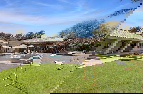 Foto 15 - The Date Palm Estate by Avantstay Luxurious Private Retreat