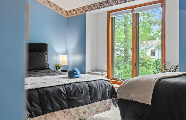 Harmony Ridge by Avantstay Large Deck w Hot Tub Forest Views - Photo 29