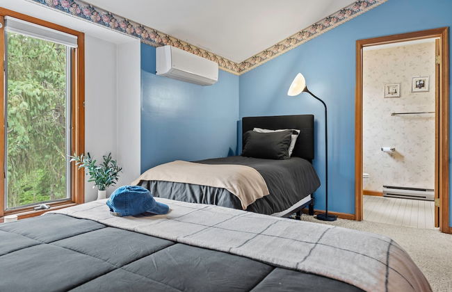 Harmony Ridge by Avantstay Large Deck w Hot Tub Forest Views - Photo 28