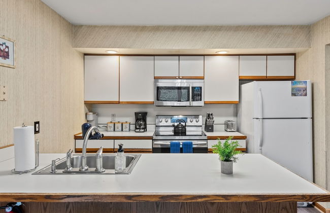 Harmony Ridge by Avantstay Large Deck w Hot Tub Forest Views - Photo 14