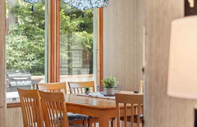 Harmony Ridge by Avantstay Large Deck w Hot Tub Forest Views - Photo 18