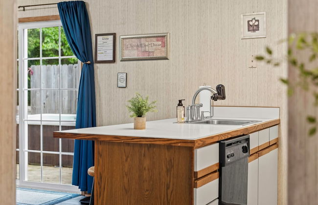 Harmony Ridge by Avantstay Large Deck w Hot Tub Forest Views - Photo 13